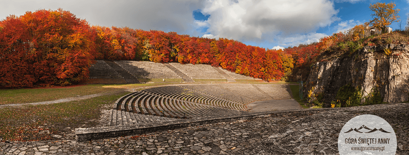 amfiteatr jesienią